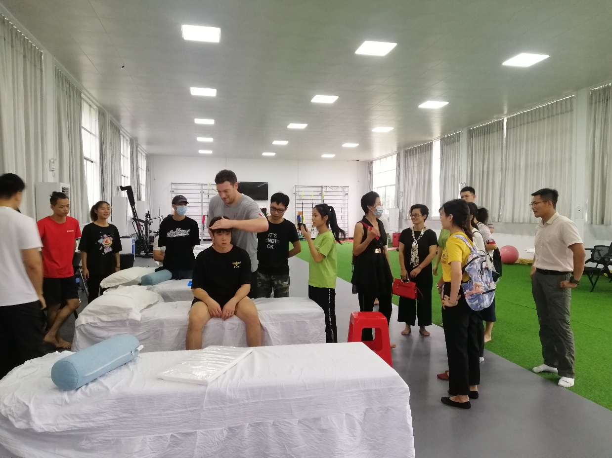 两位老师参观广西体育运动创伤专科医院运动康复中心