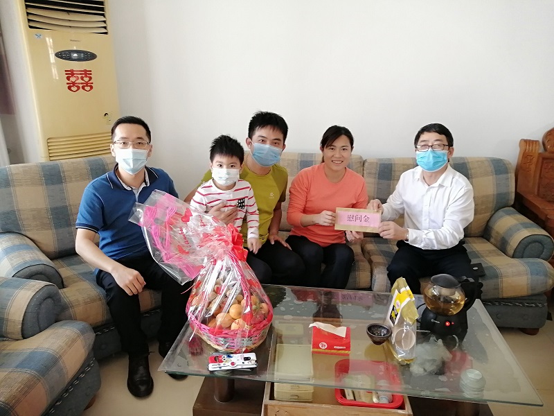李爱民副书记慰问第一书记黎智达同志及家属