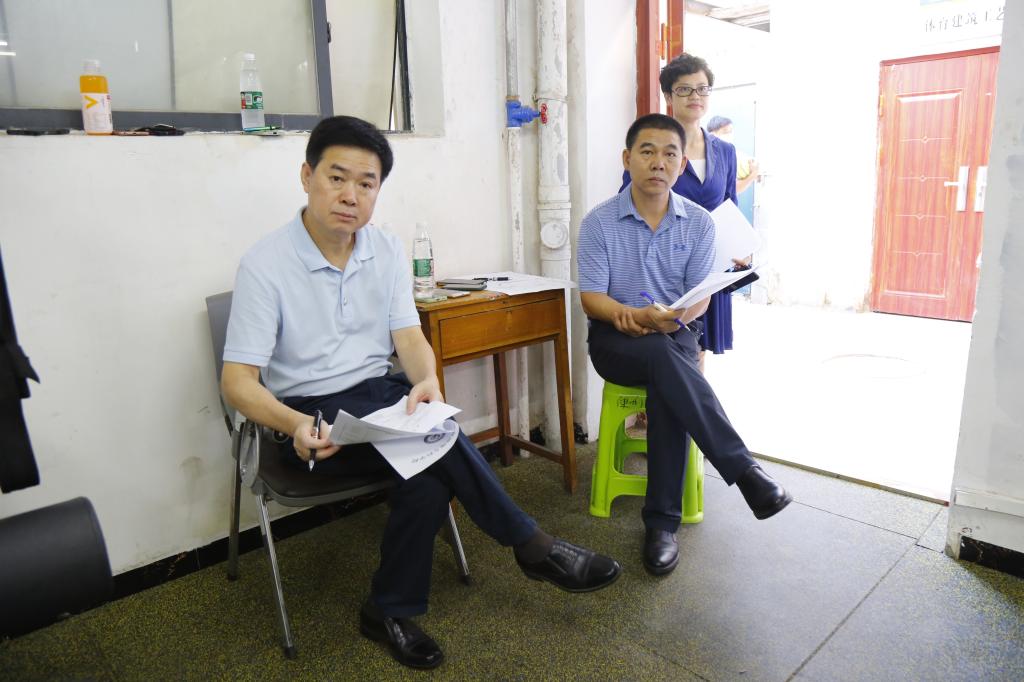 学校党委书记周璋斌检查运动科学与健康学院教师的课堂教学情况 学校党委书记周璋斌检查运动科学与健康学院教师的课堂教学情况