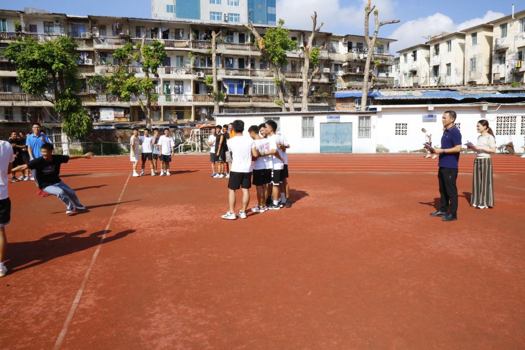 学校纪检书记罗黎造检查体育与教育学院教师课堂教学情况 学校纪检书记罗黎造检查体育与教育学院教师课堂教学情况