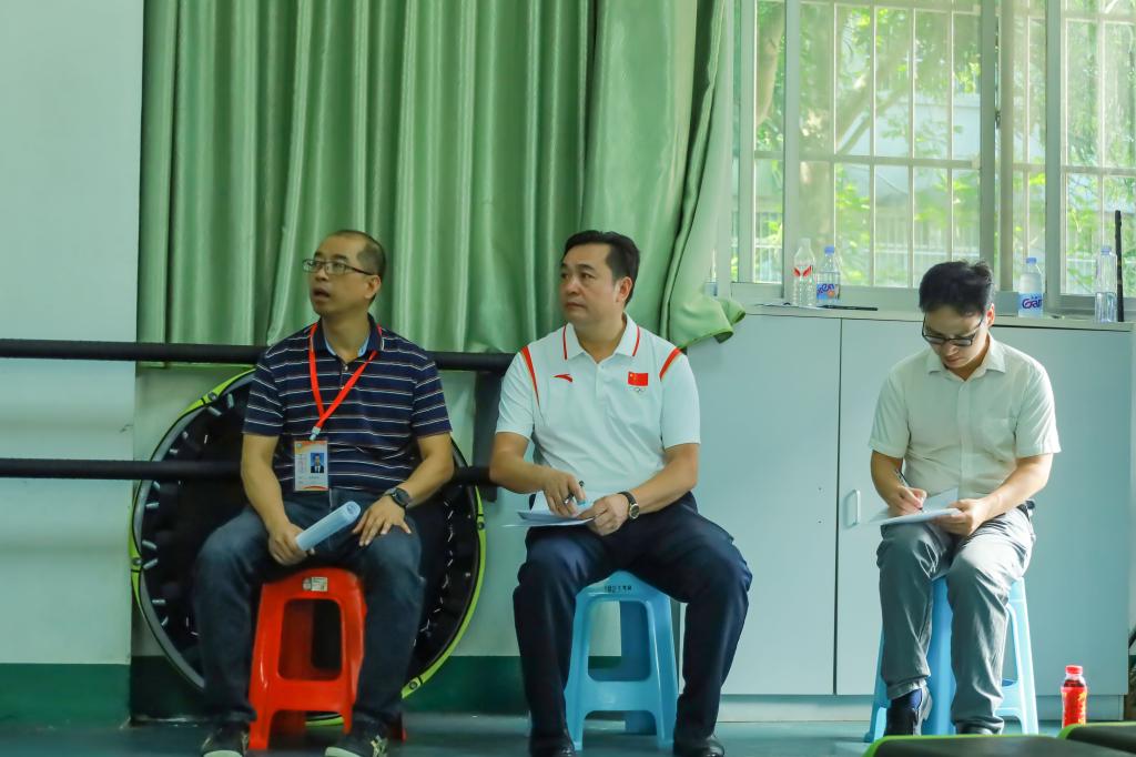 学校副校长邱团检查体育与教育学院教师课堂教学情况 学校副校长邱团检查体育与教育学院教师课堂教学情况