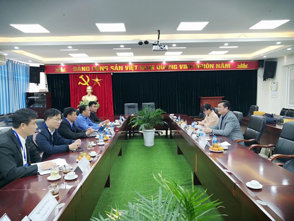 我校代表团与越南河内体育师范大学进行会谈
