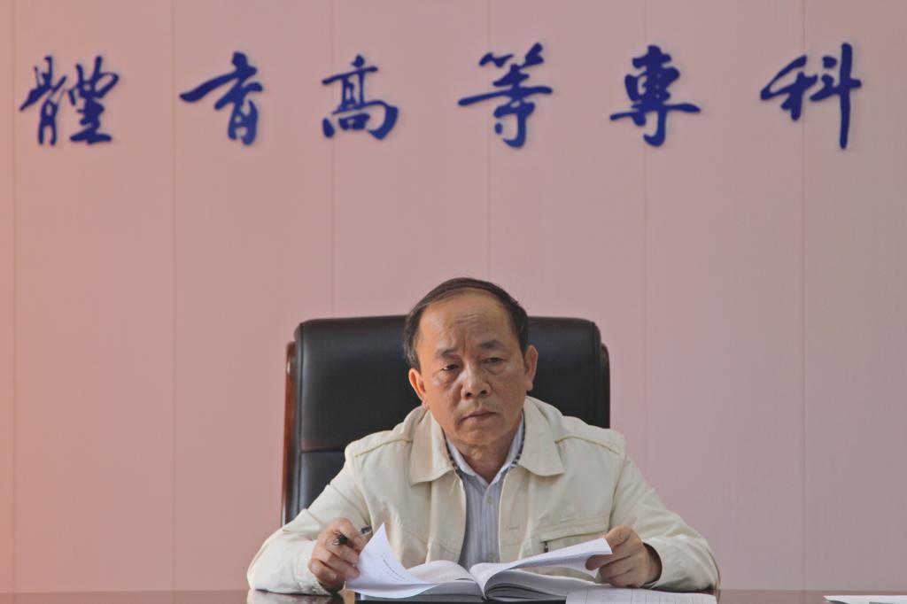覃杨彬副校长对校运会工作进行指导部署
