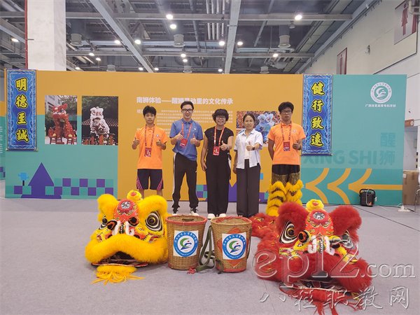 黄昀副校长带领体育运动学院民族传统体育团队师生参展